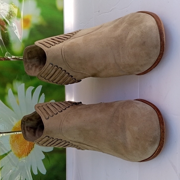 Vince Camuto  Suede Ankle Booties, US 9, Tan, Pre-owned - Picture 1 of 13